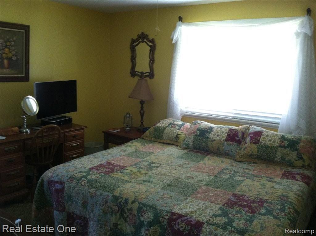 3110 East Maple Road Milford, MI 48381 - Photo 14 of 26 Master Bedroom.jpeg