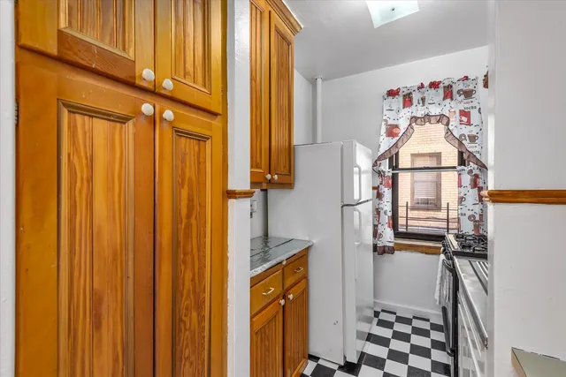 $279,000 | 251 Seaman Avenue, Unit 2H | Inwood