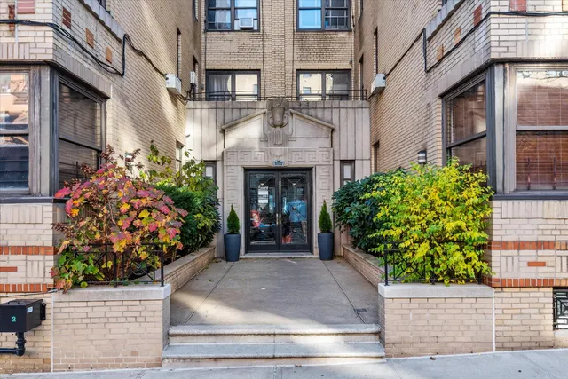 $279,000 | 251 Seaman Avenue, Unit 2H | Inwood