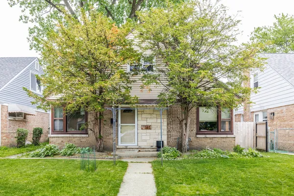 $450,000 | 7535 Kenton Avenue, Skokie, IL 60076