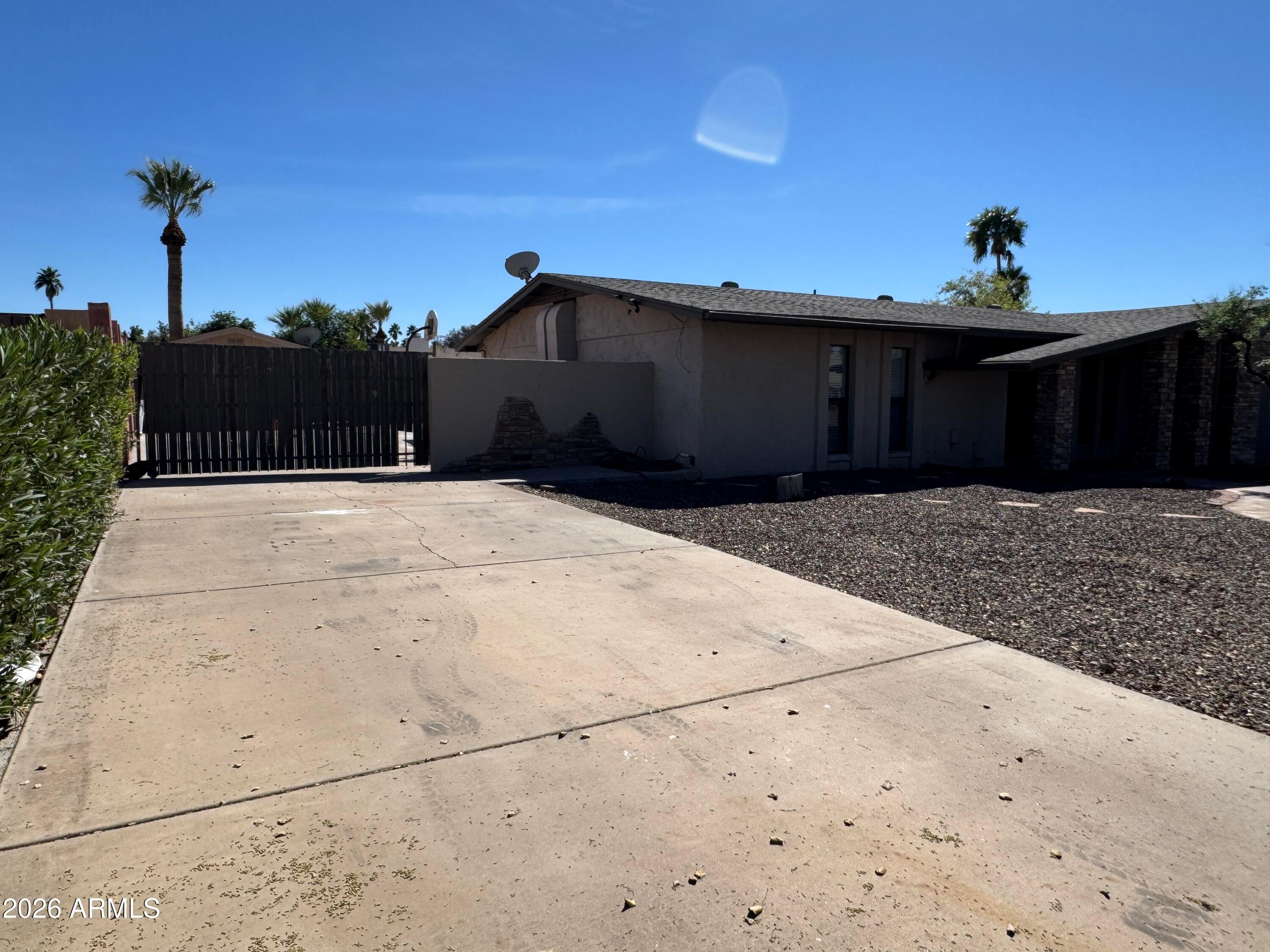 6317 East McLellan Road Mesa, AZ 85205 - Photo 5 of 28 a backyard of a house