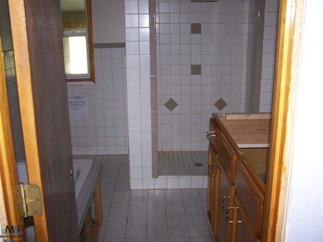 7225 Jeddo Road Jeddo, MI 48032 - Photo 13 of 13 31103727-12.JPG