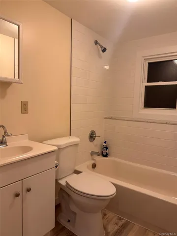 $2,300 | 62 Warwick Road, Unit 2, Island Park, NY 11558