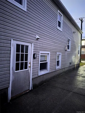 $2,300 | 62 Warwick Road, Unit 2, Island Park, NY 11558