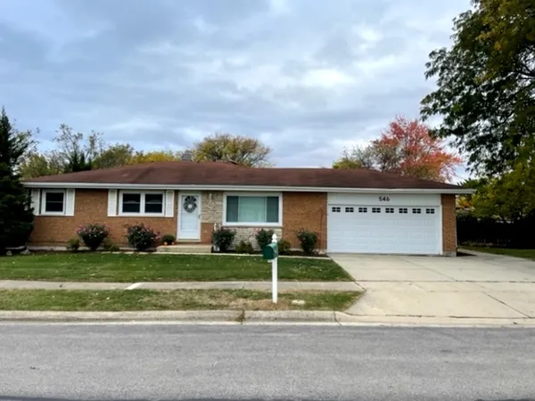 $2,600 | 546 Fawn Court, Carol Stream, IL 60188