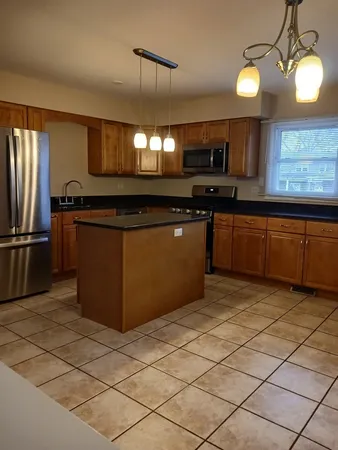 $2,600 | 546 Fawn Court, Carol Stream, IL 60188