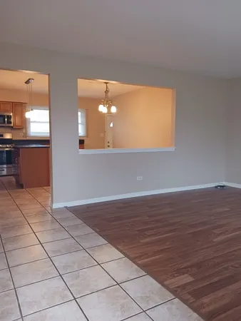 $2,600 | 546 Fawn Court, Carol Stream, IL 60188