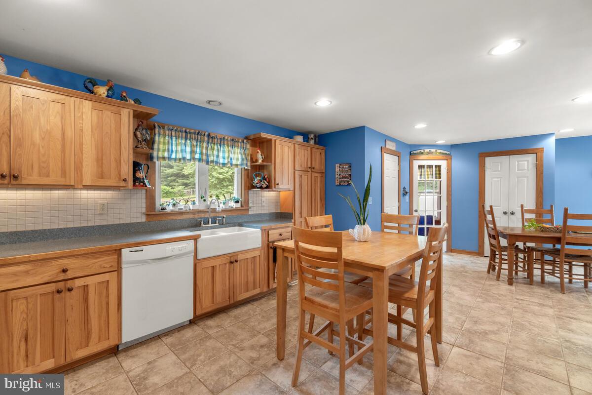 12920 Coppermine Road Union Bridge, MD 21791 - Photo 14 of 56 Birch kitchen cabinetry