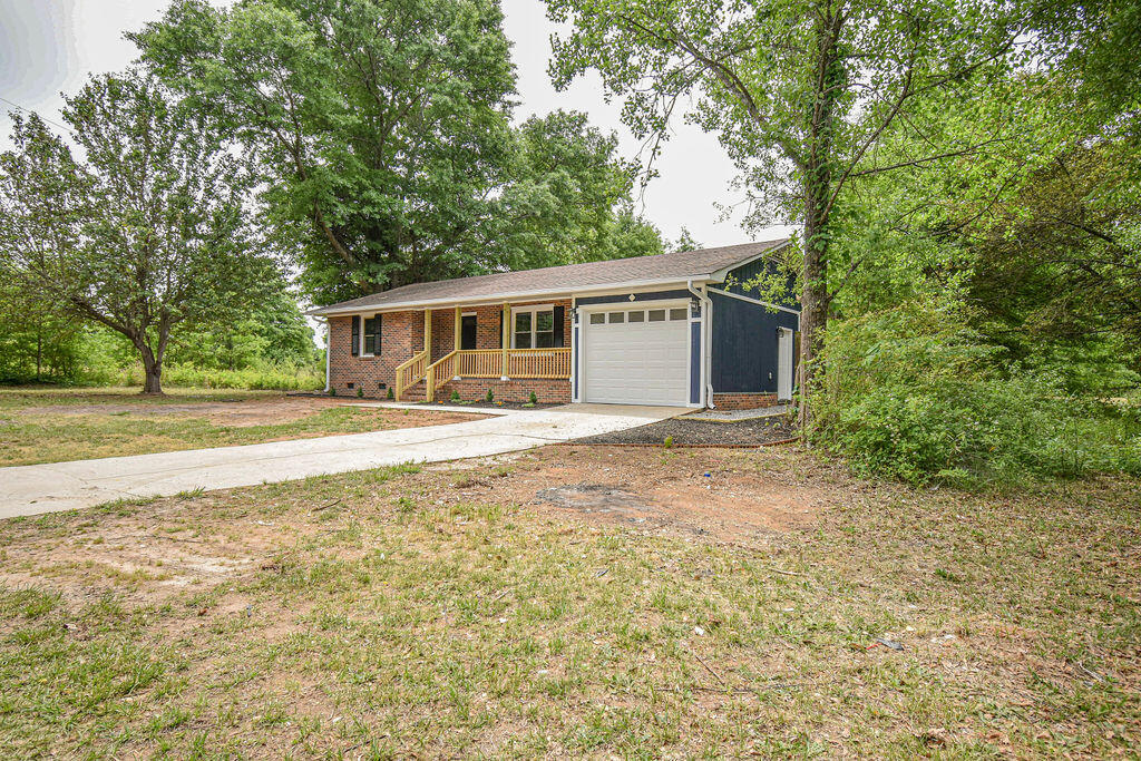1909 Agnew Road Starr, SC 29684 - Photo 1 of 43