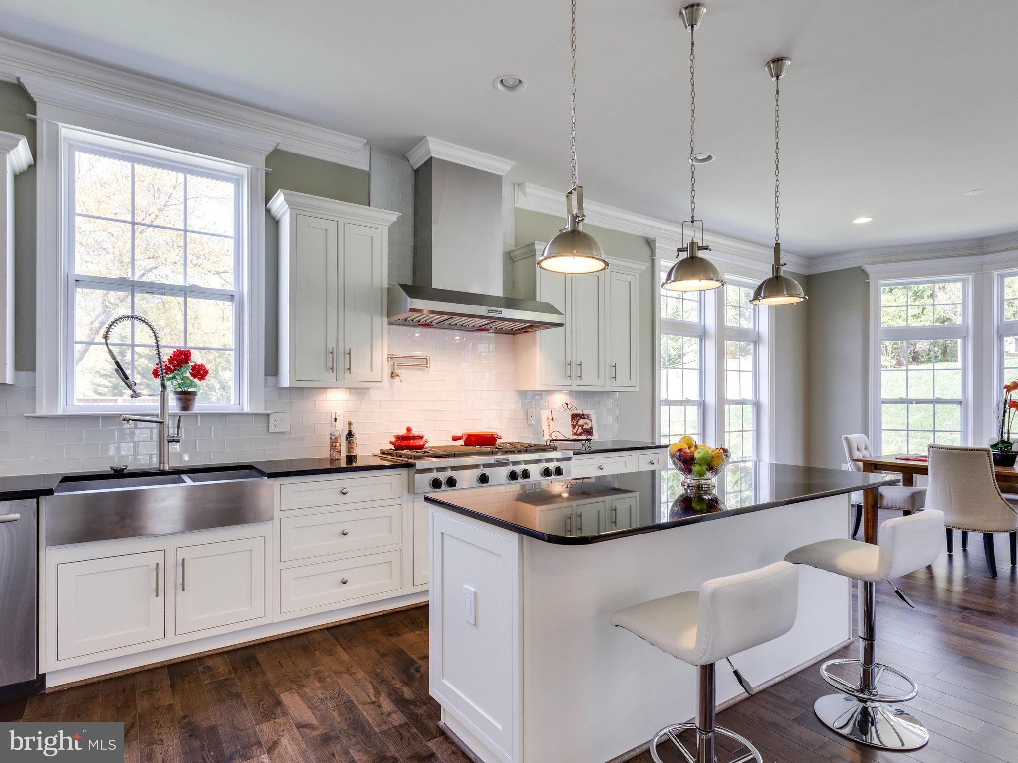 369 Court House Road Southwest Vienna, VA 22180 - Photo 9 of 29 Kitchen