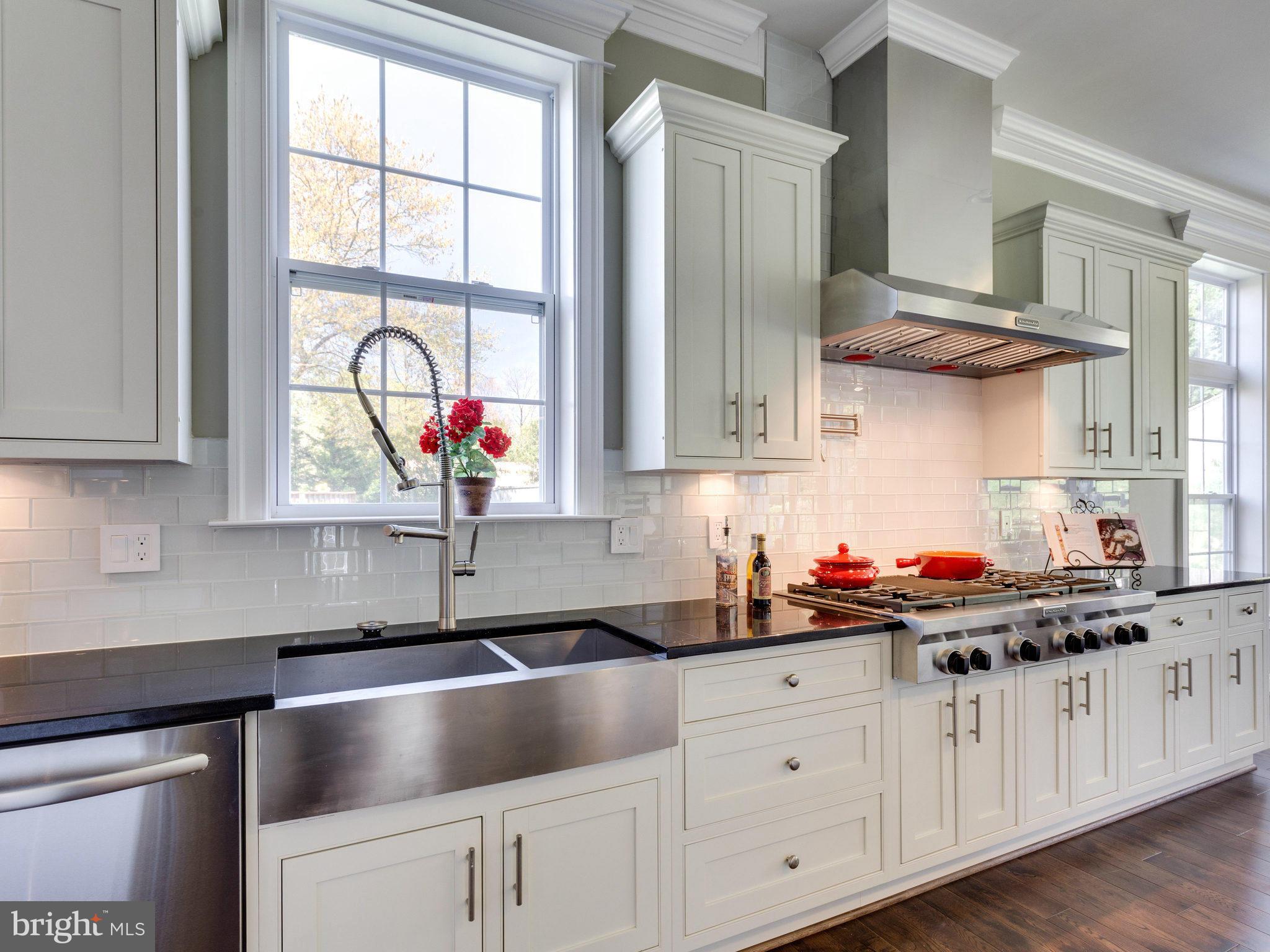 369 Court House Road Southwest Vienna, VA 22180 - Photo 10 of 29 Kitchen