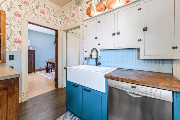 $350,000 | 708 West Broadway Street, Winona, MN 55987