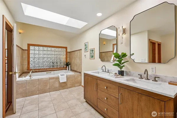 $1,280,000 | 19034 364th Avenue Southeast, Maple Valley, WA 98038