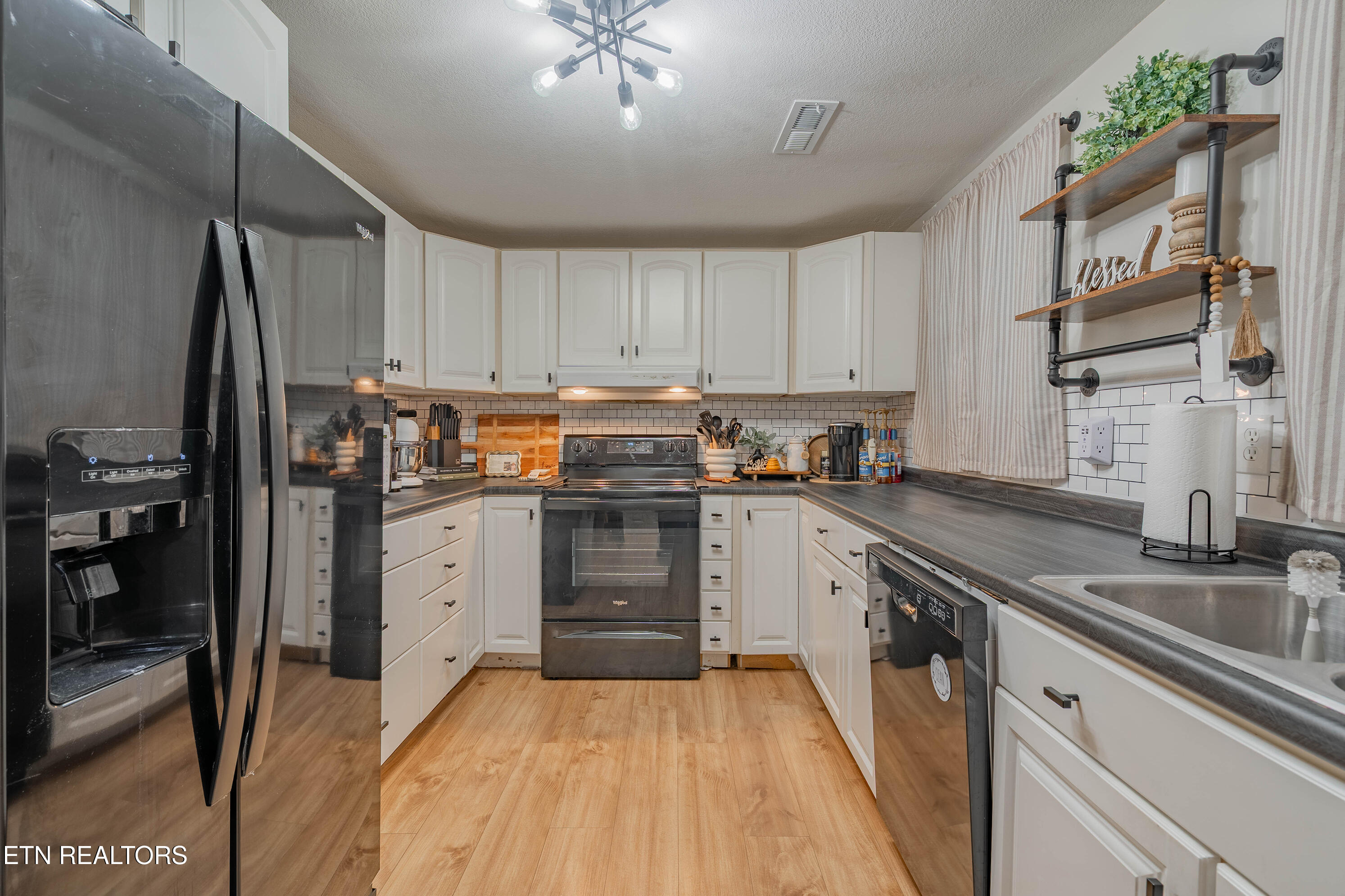 471 Mossy Grove Road Harriman, TN 37748 - Photo 8 of 34 A7309427-HDR