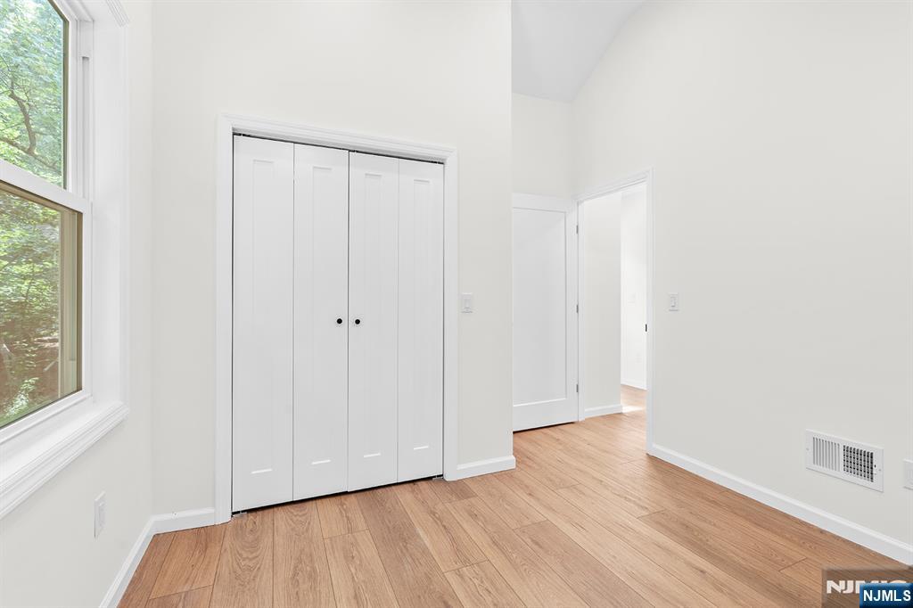 39 Old Road Ringwood, NJ 07456 - Photo 19 of 27