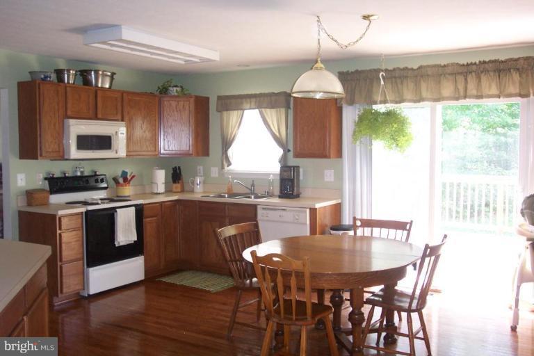 Large eat-in kitchen off of the family room
