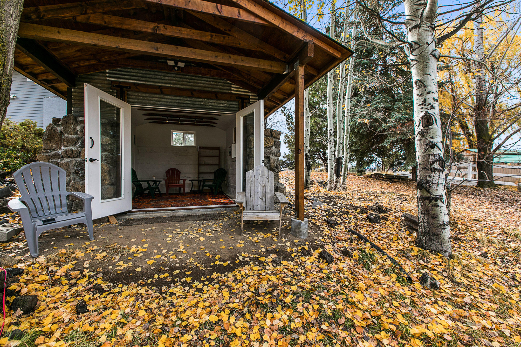 21081 Country Squire Road Bend, OR 97701 - Photo 26 of 49 2021_11_02_21081_country_squire-23