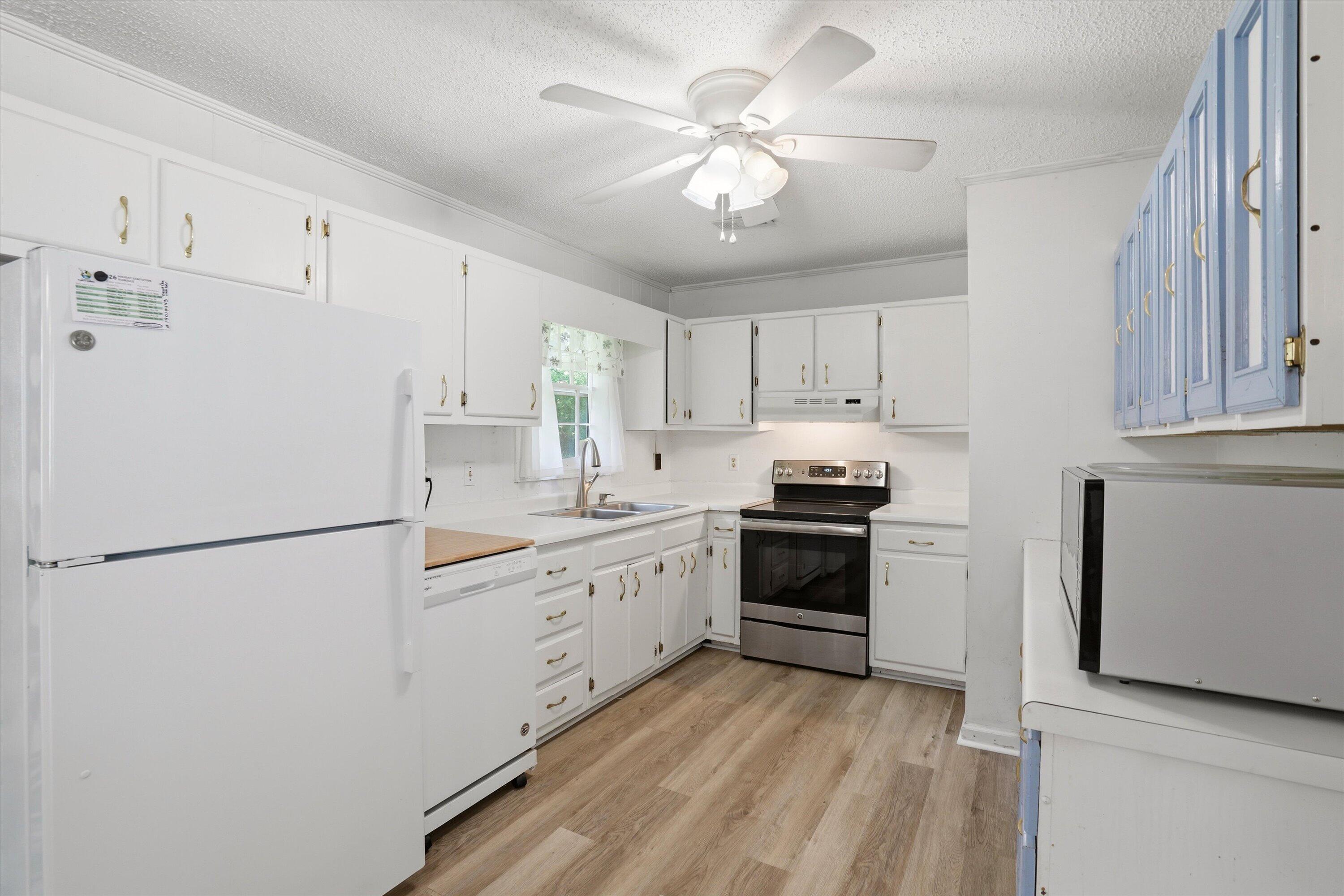 227 Farm Road Goose Creek, SC 29445 - Photo 8 of 36 Kitchen