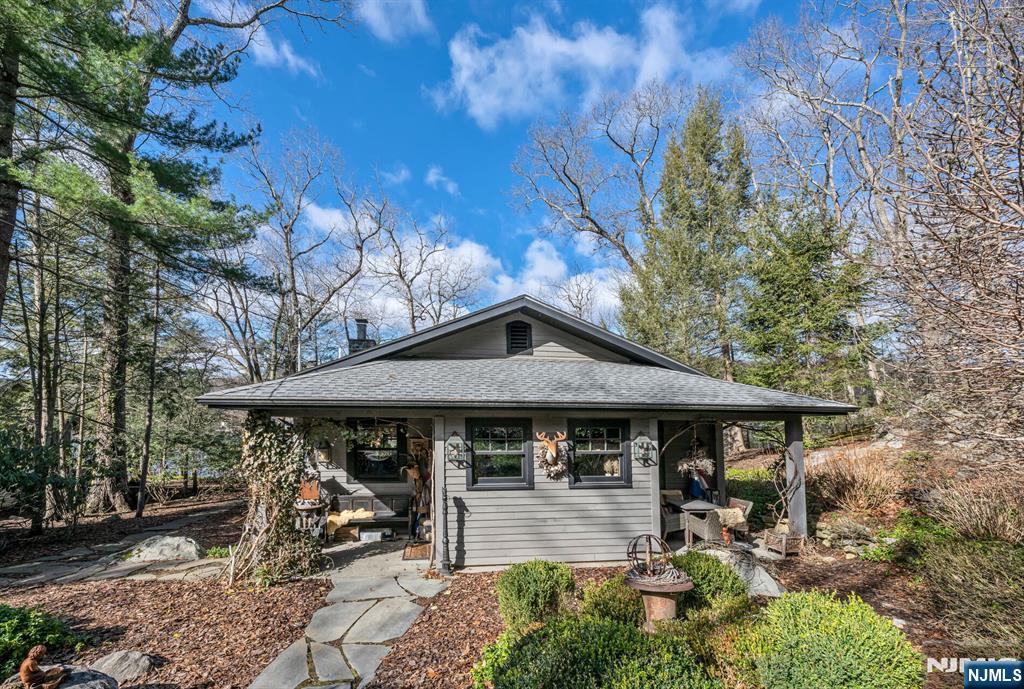 26 Short Road Bloomingdale, NJ 07420 - Photo 2 of 46 a front view of a house with garden