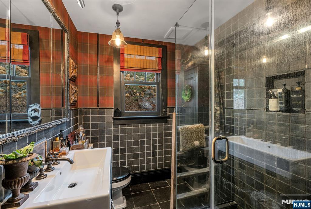26 Short Road Bloomingdale, NJ 07420 - Photo 25 of 46 a bathroom with a shower
