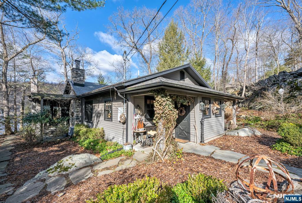 26 Short Road Bloomingdale, NJ 07420 - Photo 3 of 46