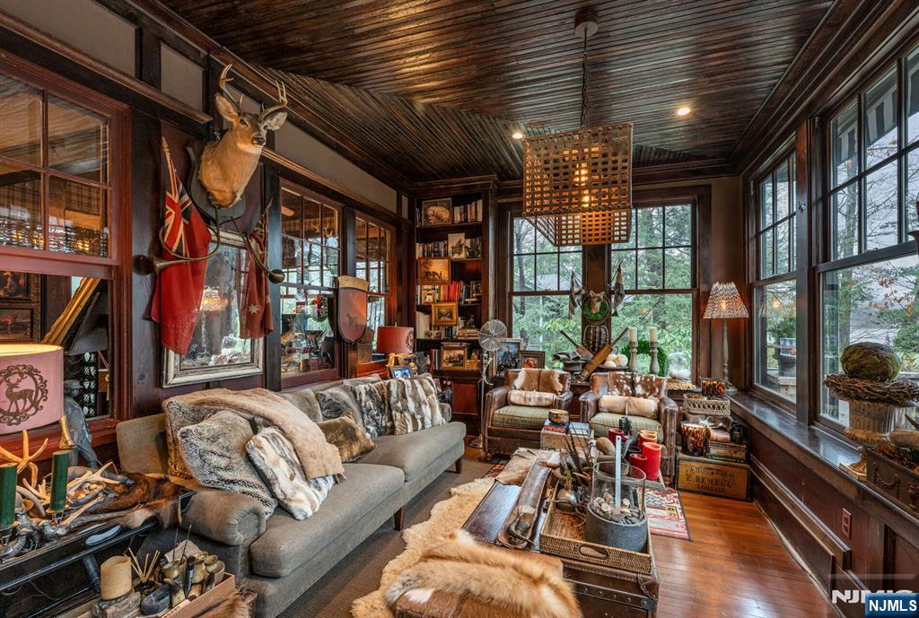 26 Short Road Bloomingdale, NJ 07420 - Photo 9 of 46 a living room with furniture