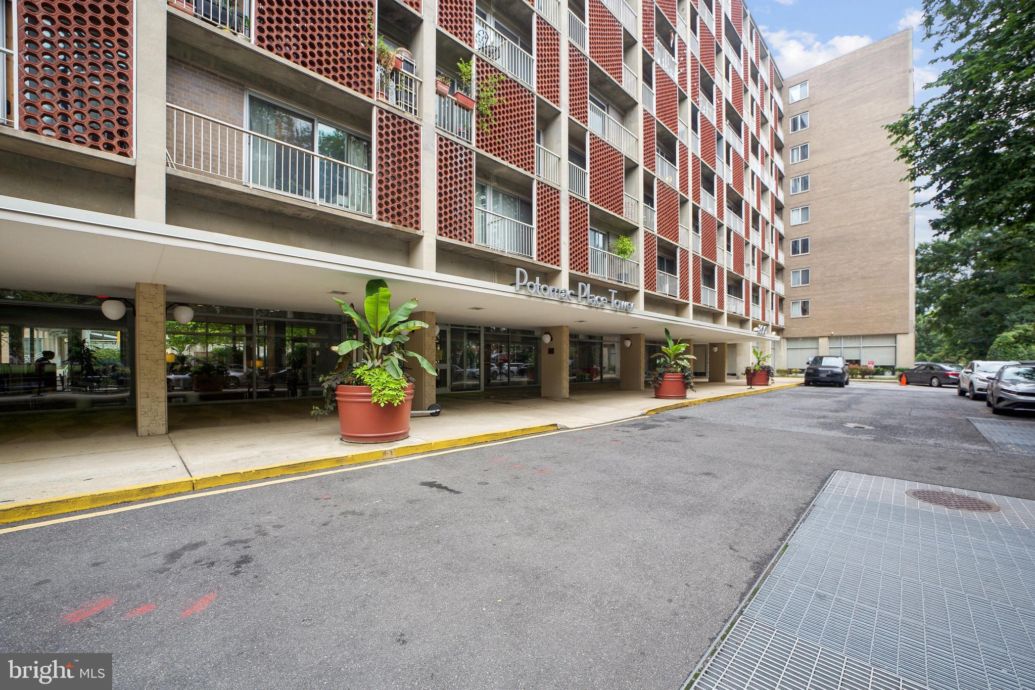 800 4th Street Southwest, Unit S717 Washington, DC 20024 - Photo 2 of 36 Building Facade