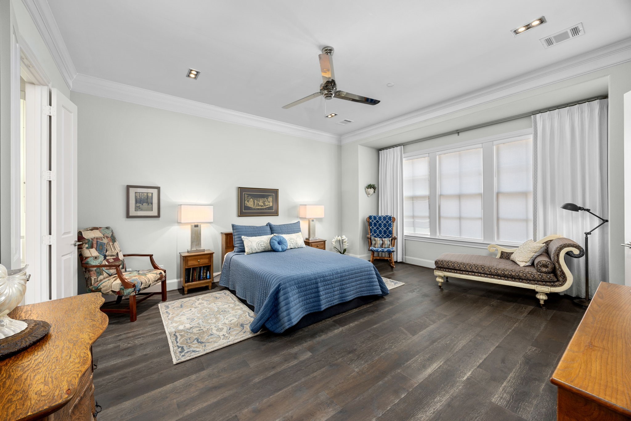 11 Robita Street Houston, TX 77019 - Photo 19 of 32 a bedroom with furniture and a large window