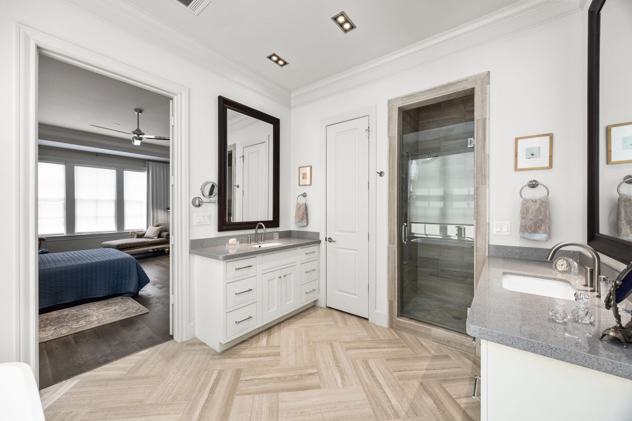 11 Robita Street Houston, TX 77019 - Photo 24 of 32 a large bathroom with a tub sink and mirror