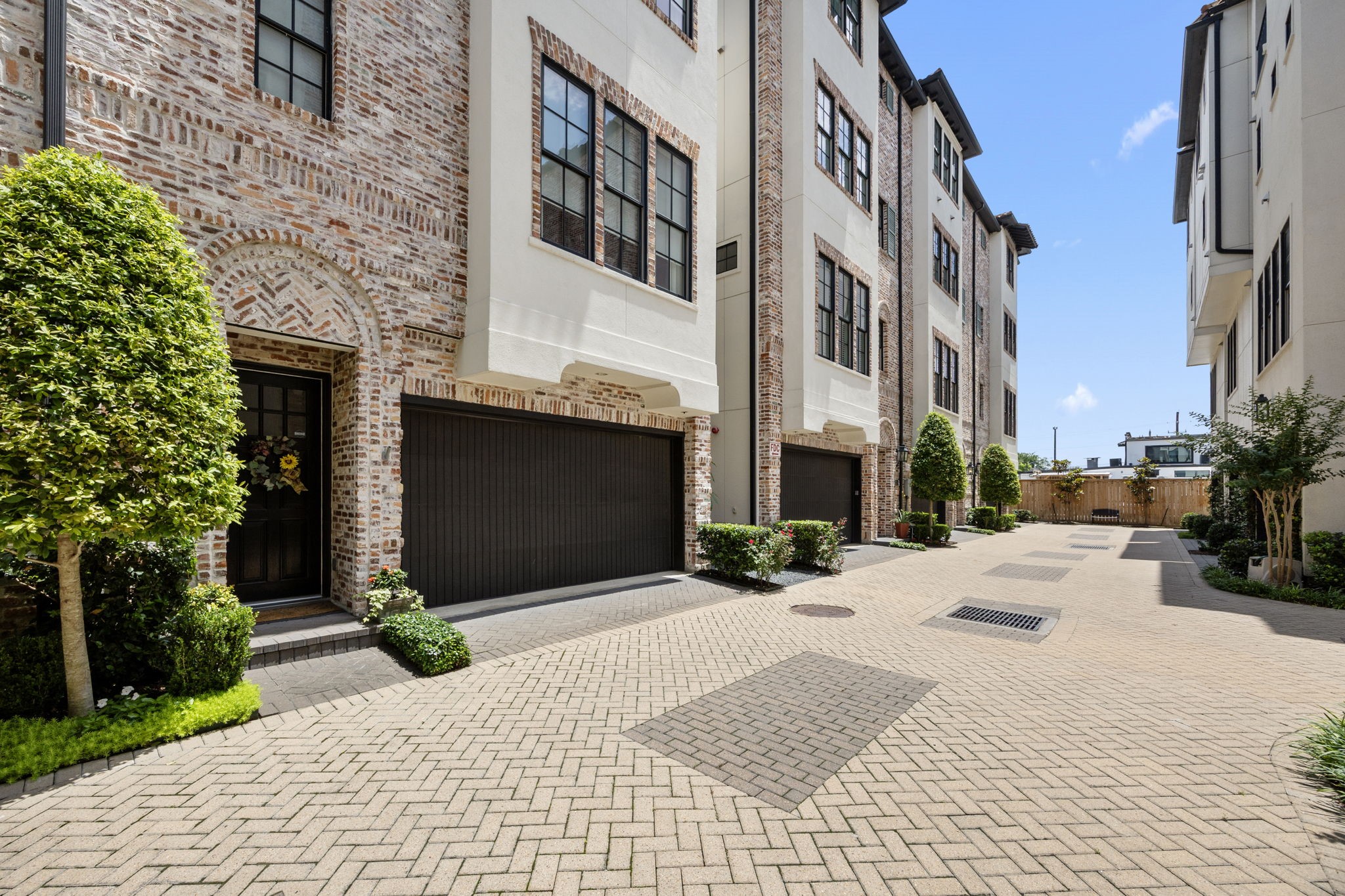 11 Robita Street Houston, TX 77019 - Photo 3 of 32 a view of a building with a street