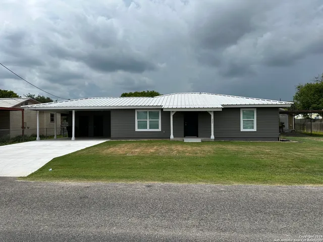 $220,000 | 204 South Burton Street, Karnes City, TX 78118