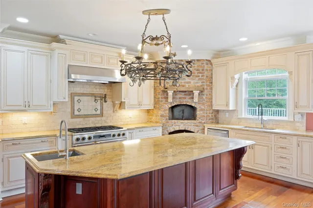 $2,175,000 | 52 Brushy Neck Lane, Westhampton, NY 11977