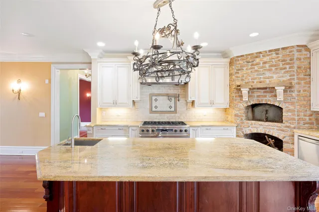 $2,175,000 | 52 Brushy Neck Lane, Westhampton, NY 11977