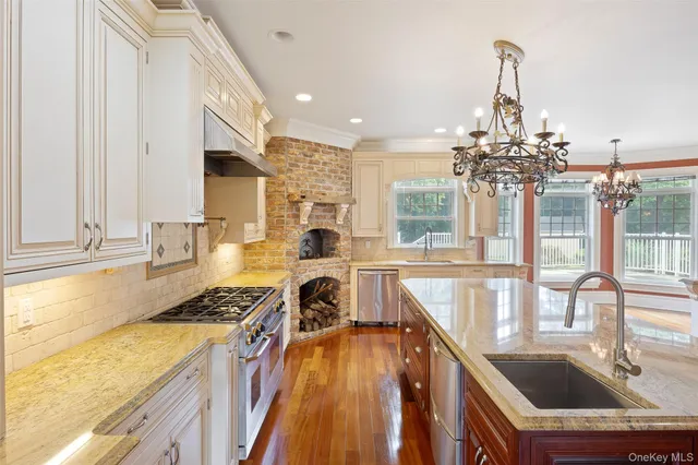 $2,175,000 | 52 Brushy Neck Lane, Westhampton, NY 11977