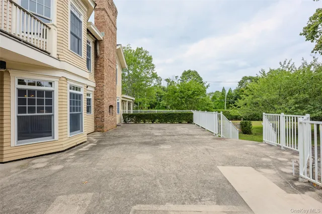 $2,175,000 | 52 Brushy Neck Lane, Westhampton, NY 11977