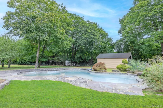 $2,175,000 | 52 Brushy Neck Lane, Westhampton, NY 11977