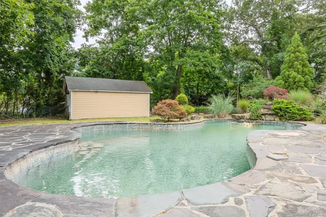 $2,175,000 | 52 Brushy Neck Lane, Westhampton, NY 11977