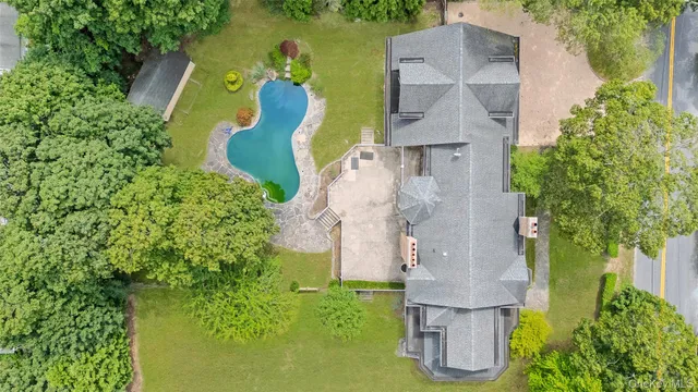 $2,175,000 | 52 Brushy Neck Lane, Westhampton, NY 11977