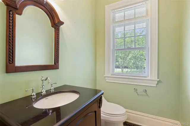 $2,175,000 | 52 Brushy Neck Lane, Westhampton, NY 11977