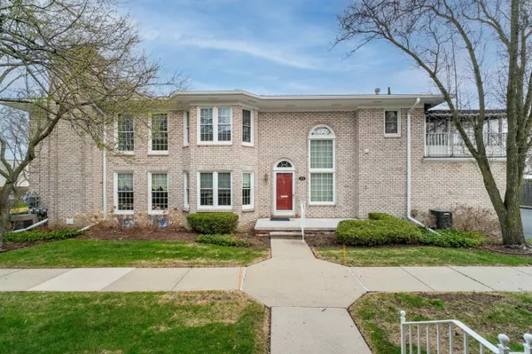 $329,000 | 172 Windwood Pointe Avenue, St. Clair Shores, MI 48080