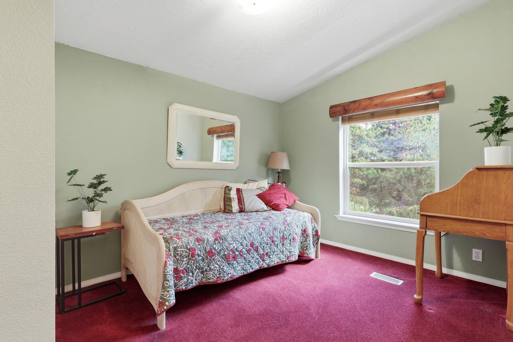 19140 Springfield Court Crescent Lake, OR 97733 - Photo 31 of 50 36_bedroom