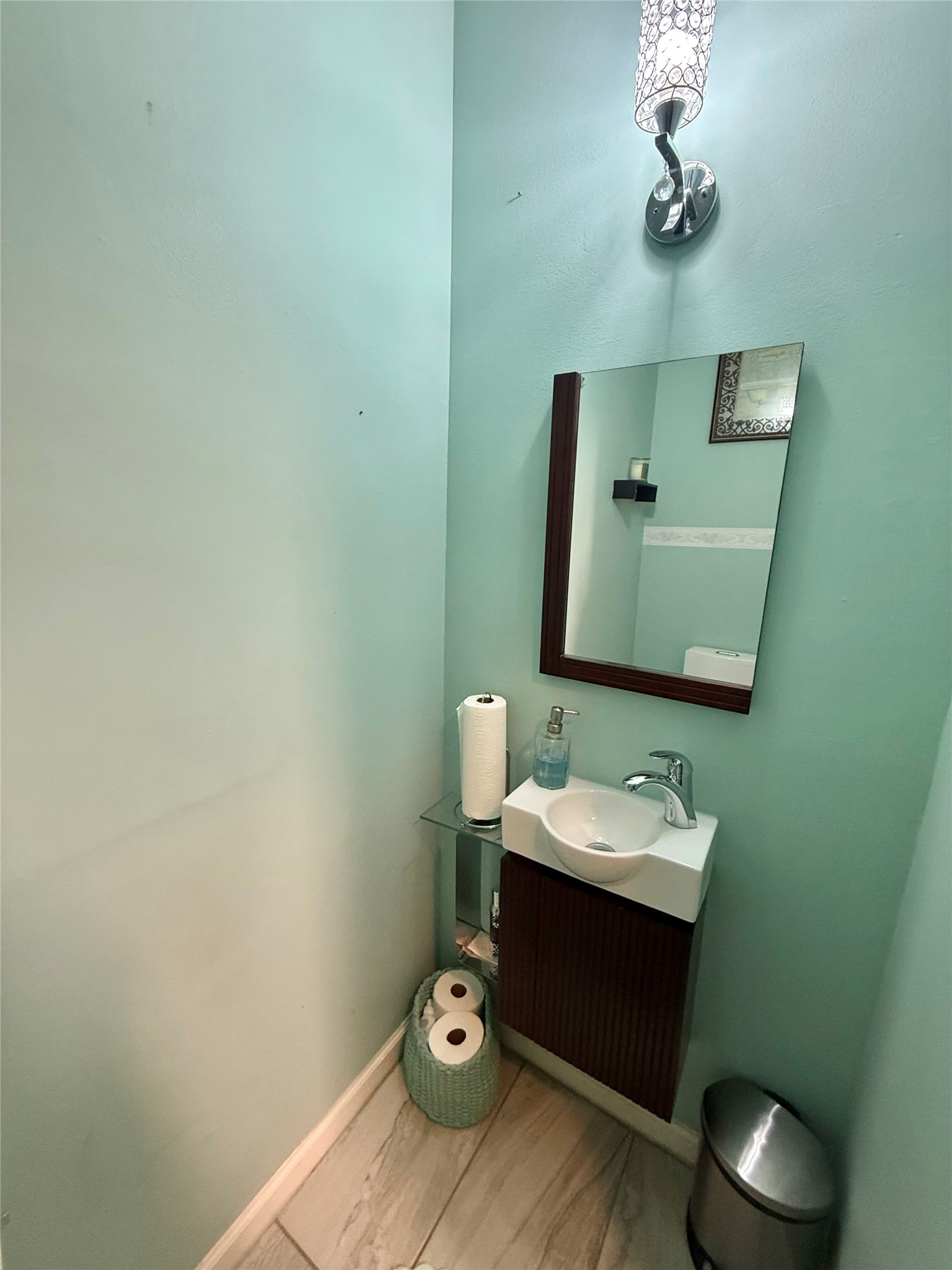 6000 Reims Road, Unit 3010 Houston, TX 77036 - Photo 9 of 28 Powder Room Vanity