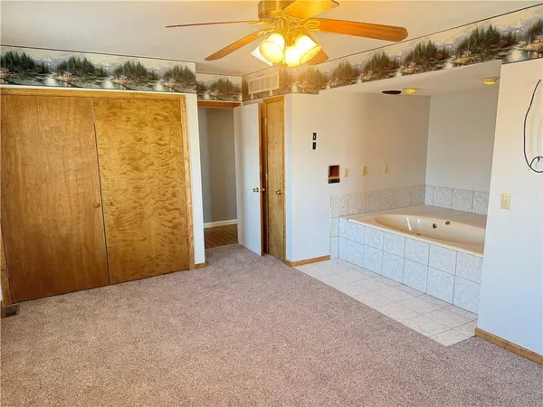 $450,000 | 31435 Lofty Lane, Edwards, MO 65326