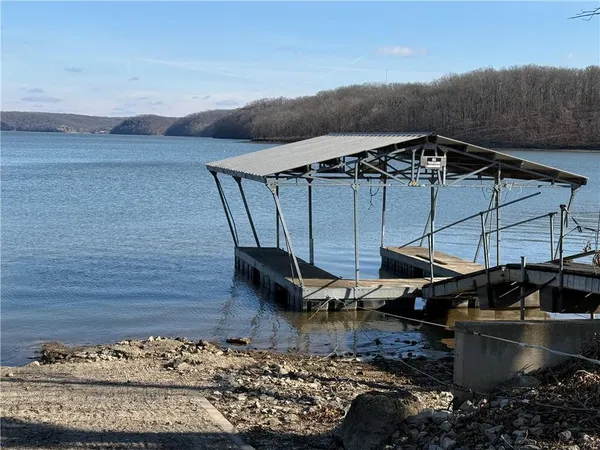 $450,000 | 31435 Lofty Lane, Edwards, MO 65326