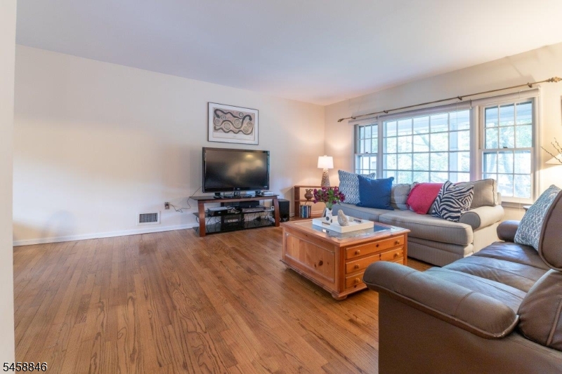 31 Woodland Road Chatham, NJ 07928 - Photo 8 of 21 Gallery Image 8