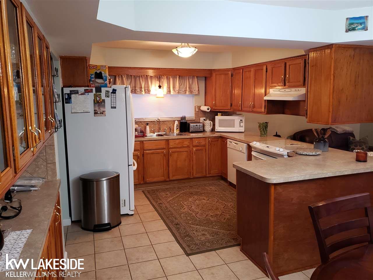 14090 12 Mile Road Warren, MI 48088 - Photo 6 of 33 31363014-5.JPG