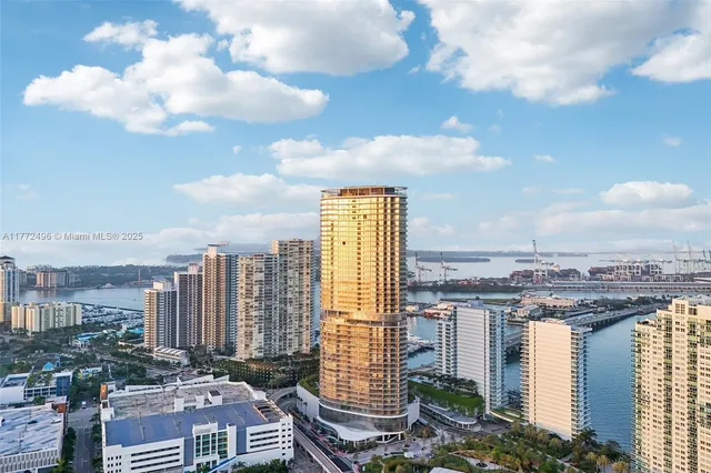 $14,000,000 | 501 West Avenue, Unit 4201/05, Miami Beach, FL 33139