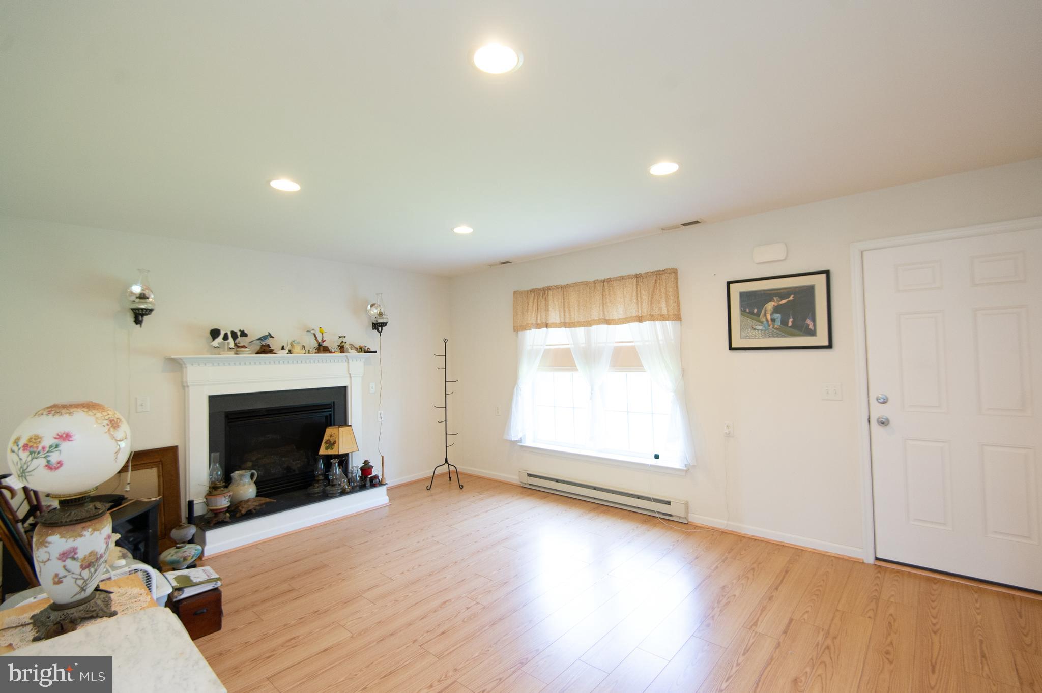 5441 Ragged Point Road Cambridge, MD 21613 - Photo 15 of 44 living room