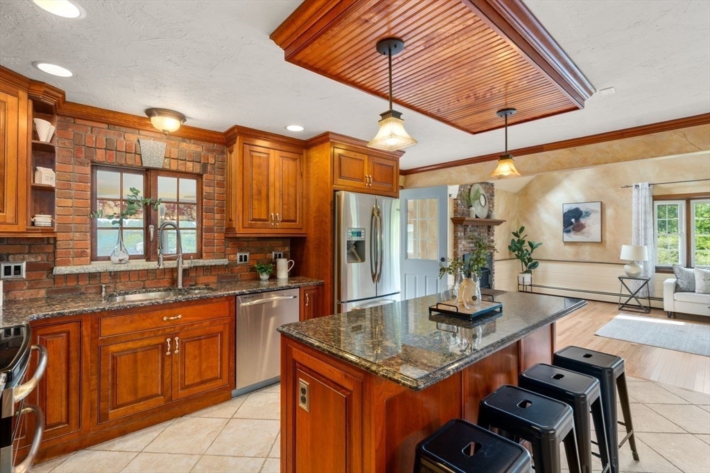 163 Old Farm Road North Andover, MA 01845 - Photo 8 of 35 Gallery Image 8