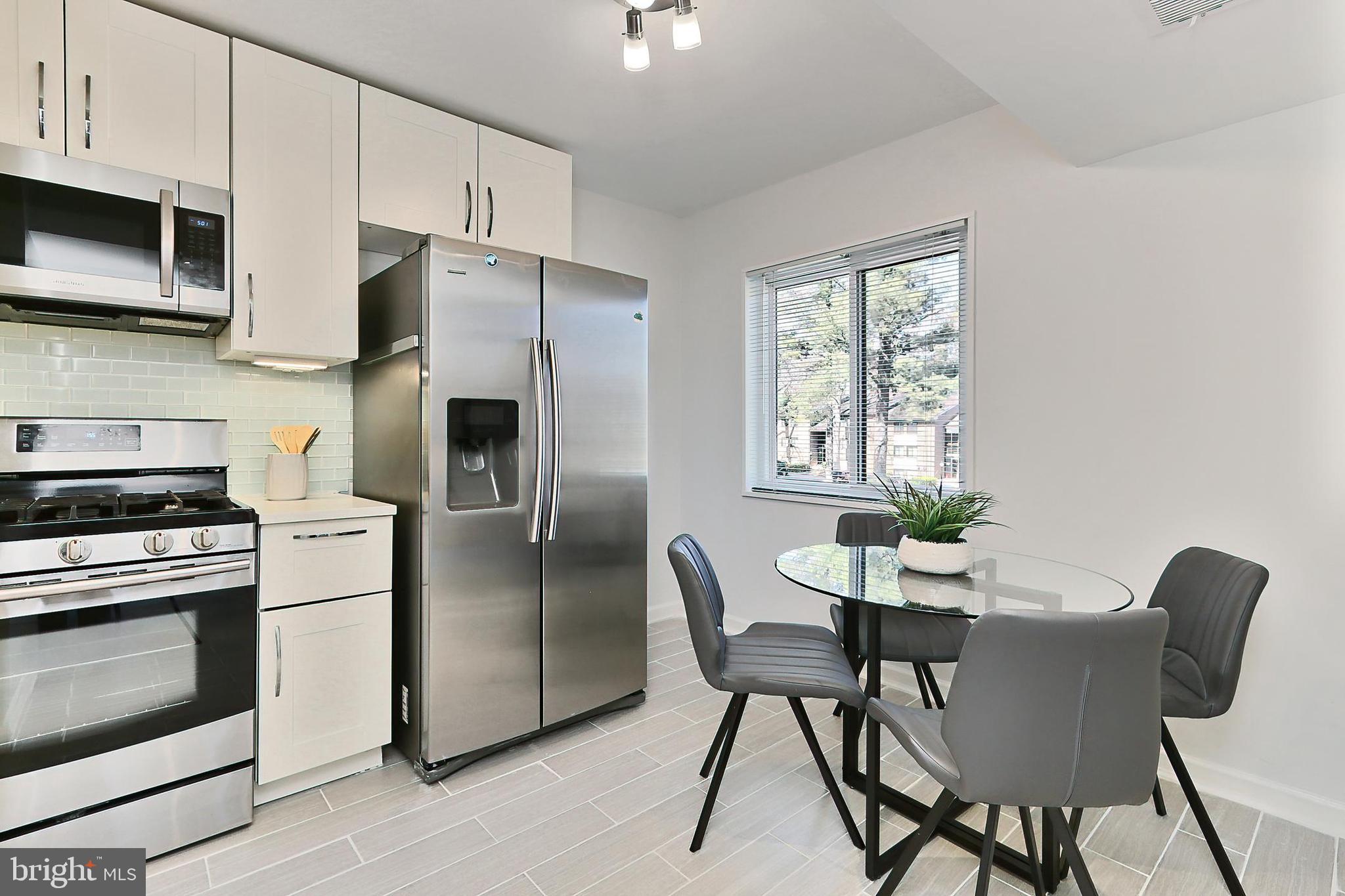 1439 Northgate Square, Unit 12A Reston, VA 20190 - Photo 21 of 40 Newer Built In Microwave 22'